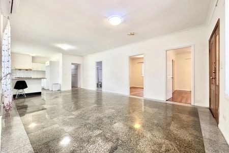 Modern Living in a Prime Homebush West Location - Photo 2