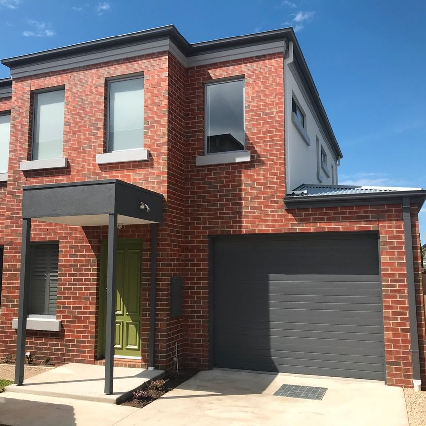 THREE BEDROOM TOWNHOUSE WITH STUDY - Photo 1