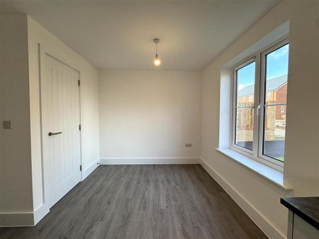 3 bedroom detached house to rent - Photo 3