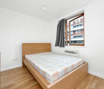 3 bedroom flat to rent - Photo 4