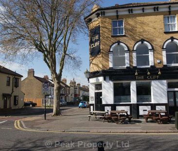 ENORMOUS ROOMS - Room 8, Park Street, Southend On Sea - Photo 2