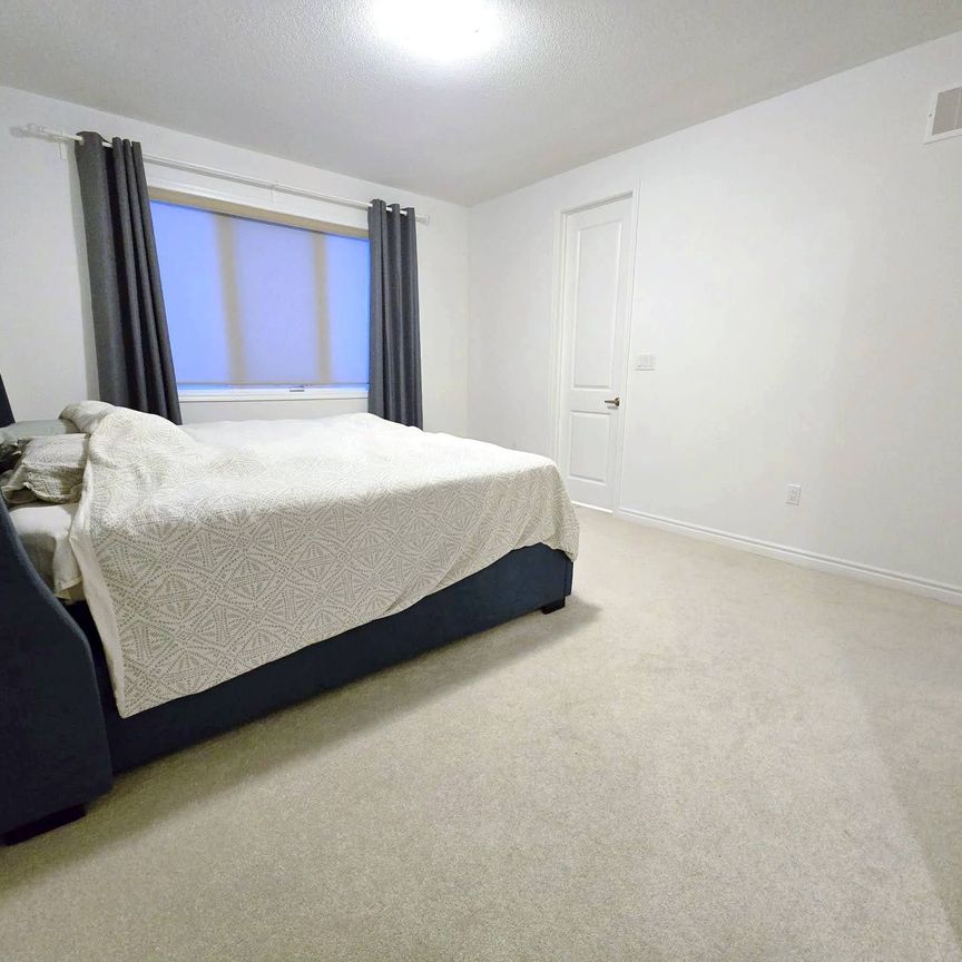 For Lease - 1405 Mockingbird Square, Pickering, Ontario - Photo 1