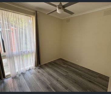 Three Bedroom House - Photo 2