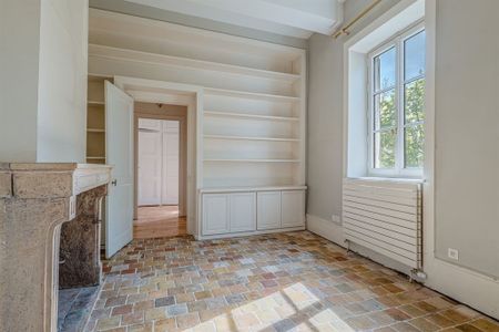 Tout savoir sur cette maison dans le quartier Contour, à Champagne-au-Mont-d'Or - Photo 2