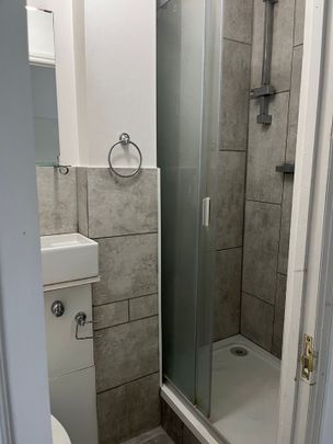 Room in a Shared House, Hilda Road, E16 - Photo 1