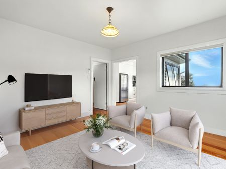 Comfortable Family Home with Beautiful Mountain Views Including Gardener - Photo 5