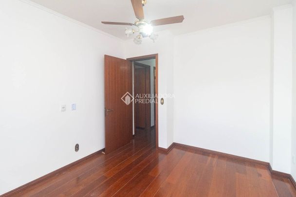 Casa com 4 quartos e 214m² para alugar em São João, Porto Alegre. - Foto 1
