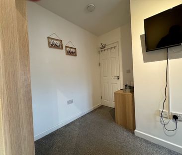 Room in a Shared House, Salford, M6 - Photo 4