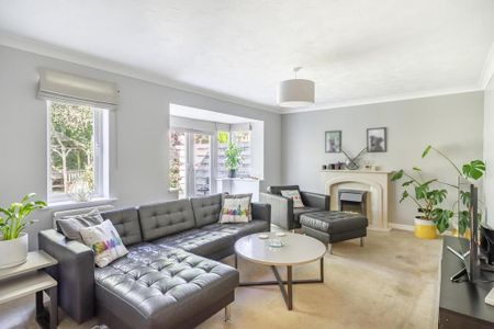 4 bedroom detached house to rent - Photo 2