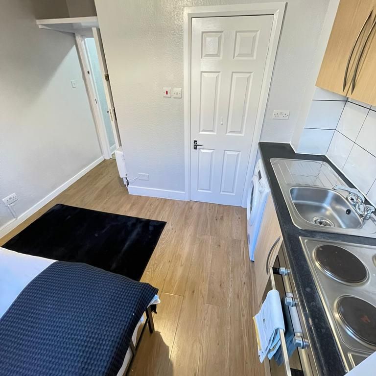 Studio to rent - Photo 1