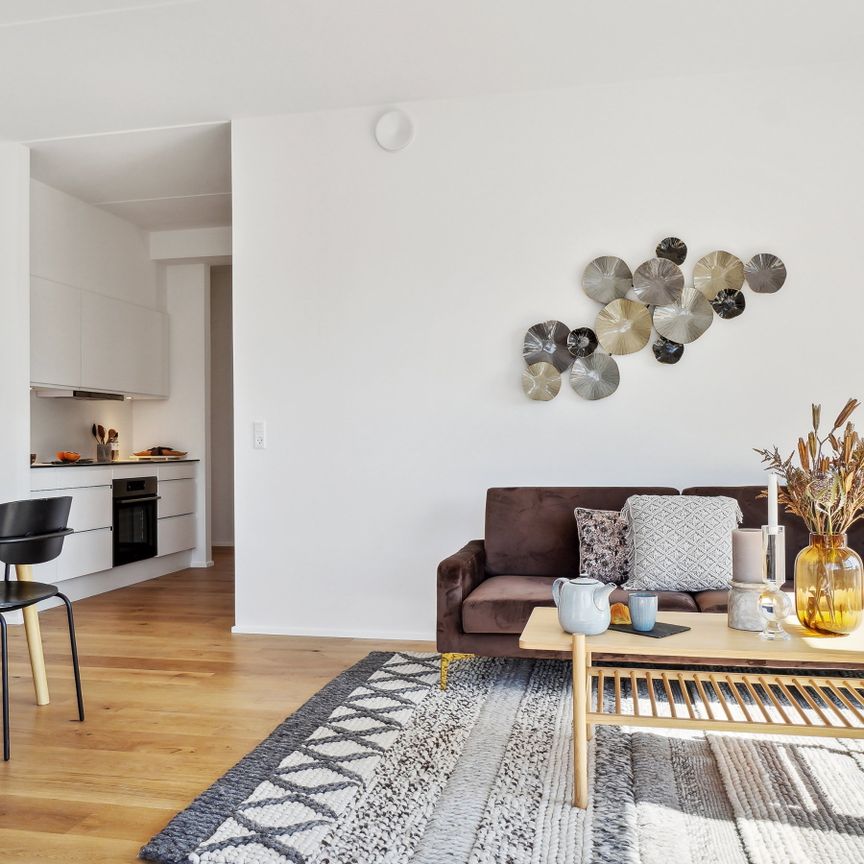 Stor lys 3-værelses lejlighed med egen terrasse i et unikt gårdmiljø - Foto 1