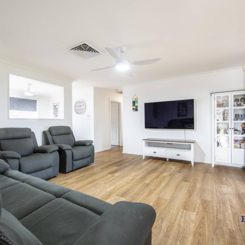 Spacious 4-Bedroom Family Home in Quiet Cul-de-Sac - Photo 1