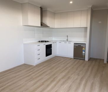 Stylish, Easy-Care Unit Close to the Beach - 2 Bedrooms, 1 Bathroom - Photo 4