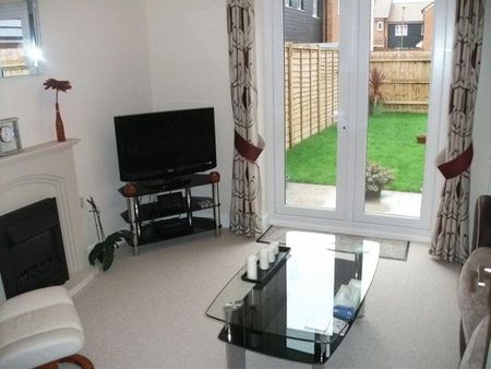 2 bedroom terraced house to rent - Photo 2