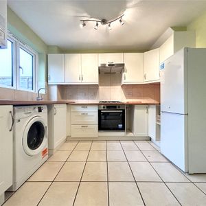 The Brackens, Berkshire The Brackens, Berkshire - Photo 3