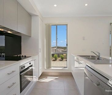 Well positioned Townhouse - Photo 1