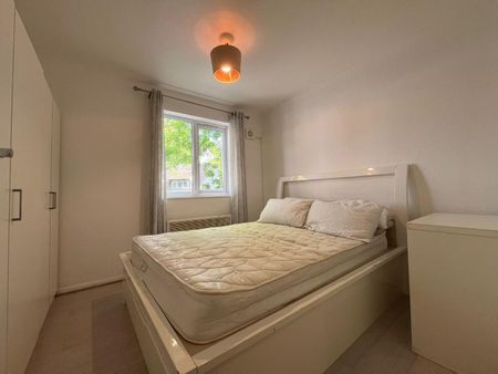 Emerald Close, London - Photo 3