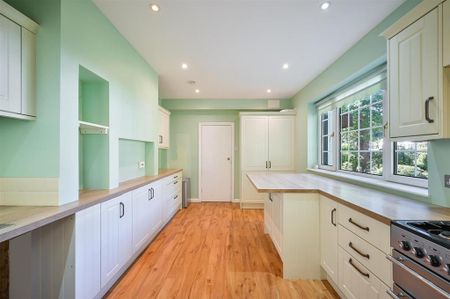 4 bedroom detached house to rent - Photo 2