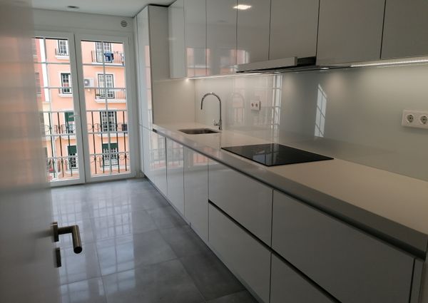 Fantástico Apartamento T2 para Arrendamento na Amadora