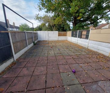 3 bedroom end of terrace house to rent - Photo 1
