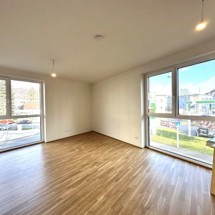 PROVISIONSFREI – Lichtdurchflutete, moderne 2-Zimmer-Wohnung mit Loggia und KFZ-Tiefgaragenabstellplatz - Photo 1