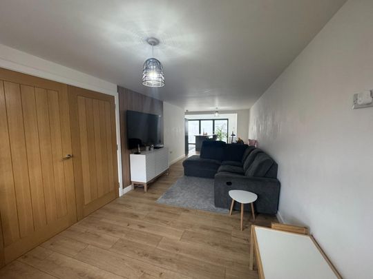 3 bedroom Bungalow To Let - Photo 1