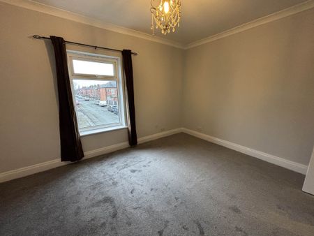 Price £1,000 pcm - Available Now - Unfurnished - Photo 4