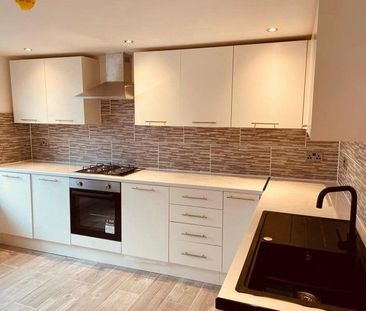 1 bedroom in a house share to rent - Photo 4