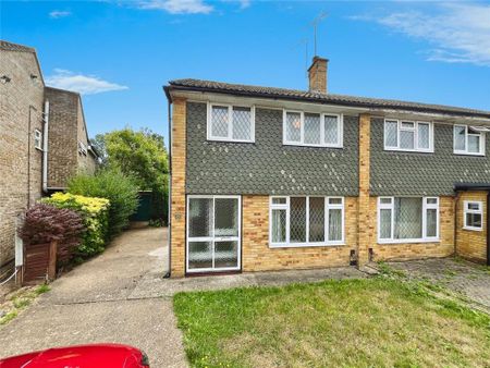 4 bedroom semi-detached house to rent - Photo 5