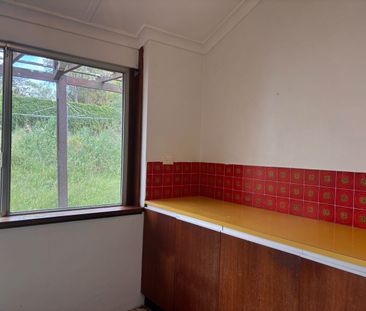 GREAT LOCATION PLEASANT CHARACTER FAMILY HOME - Photo 4