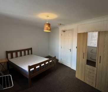 1 bedroom in a house share to rent - Photo 2