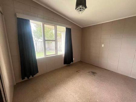 Charming Two-Bedroom Home in Trentham School Zone - Photo 3