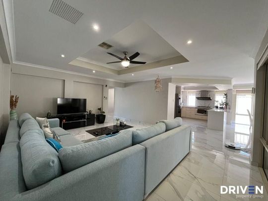 Fully Furnished Family Home Opposite Parkland - Photo 1