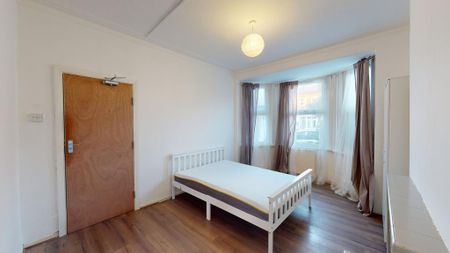 1 bedroom in a house share to rent - Photo 3