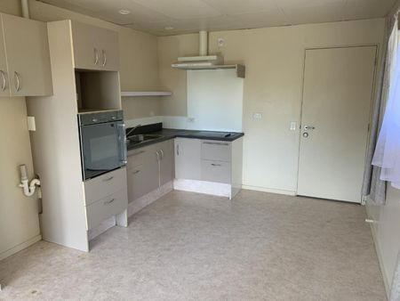 Sunny and conveniently located - Photo 3