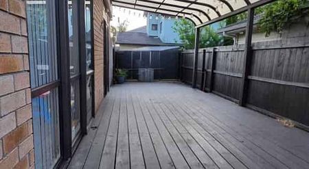 Spacious 5BR Family Haven in Takanini - Photo 3