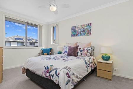 Modern living in sought-after Elizabeth Hills - Photo 2