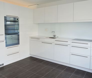 Top modern and high-quality living - Photo 3