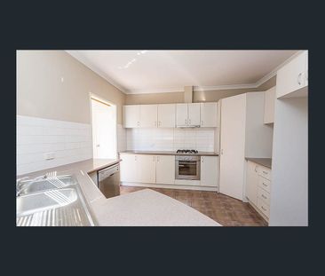 Charming 3 Bedroom, 2 Bathroom Unit in Midland - Photo 1