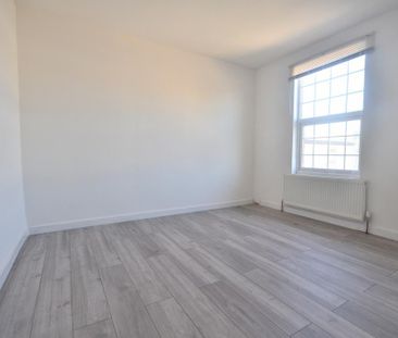 3 bedroom end of terrace house to rent - Photo 3