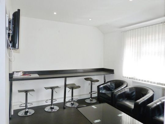 1 bedroom in a house share to rent - Photo 1