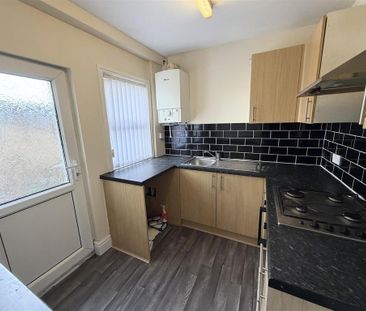 2 bedroom end of terrace house to rent - Photo 3