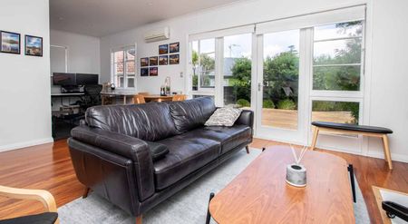 Hayes Paddock location, walk to the river & Grey Street amenities! - Photo 5