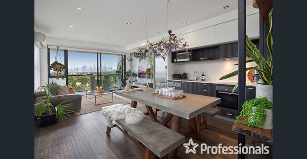 STUNNING ST KILDA VIEWS IN FULLY FURNISHED MODERN RETREAT - Photo 1