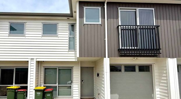 Modern and Convenient Three Bedroom Home! - Photo 1