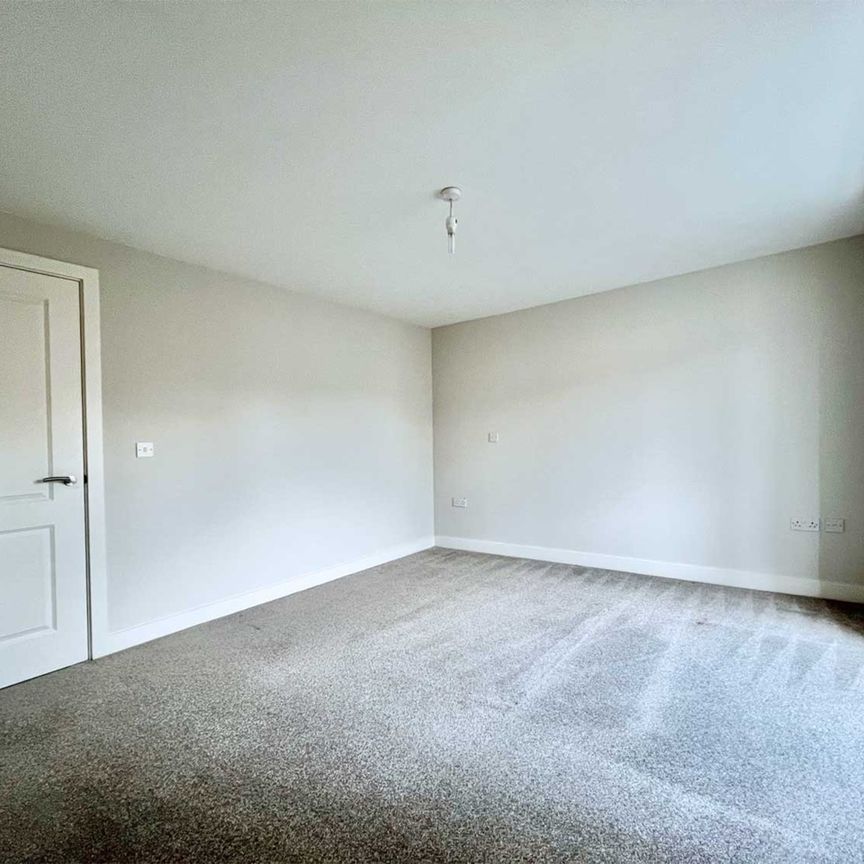 2 Bed Flat, George Street, M25 - Photo 1