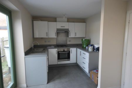 2 bedroom terraced house to rent - Photo 2