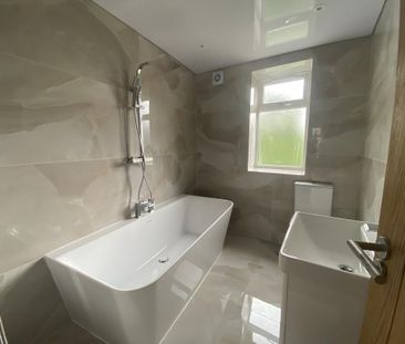 4 bedroom end of terrace house to rent - Photo 6