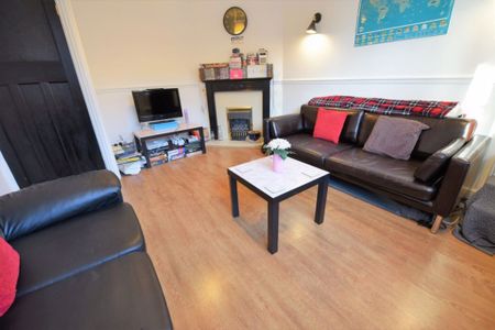 2 bedroom Flat in The Village Street, Leeds - Photo 2