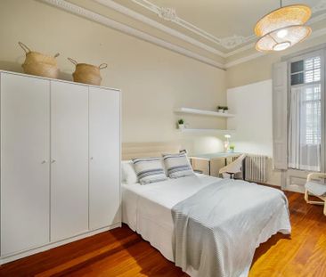 Avinguda de la Riera de Cassoles, Barcelona, Catalonia 08012 - Photo 4